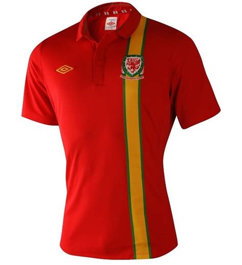 Cette liste présente les matchs de l'équipe de france de football. Pays de Galles maillot de foot 2012 2013