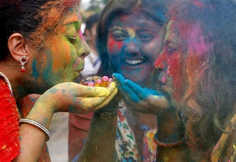 Holi definition, the hindu spring festival. Happy Holi 2017: When Indians smear themselves with ...