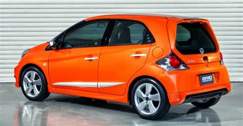 Modifikasi honda brio yang pertama menggunakan konsep urban racing yang merubah tampilan mobil menjadi lebih keren dan berbeda dari yang sebelumnya. Spesifikasi dan Modifikasi Mobil Honda Brio Satya 2014