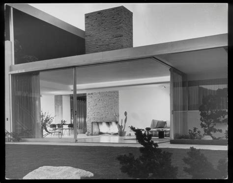 Richard Neutras Kaufmann House In Palm Springs