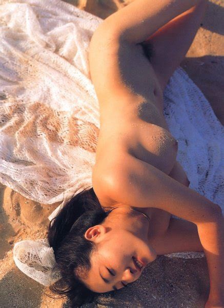 Asian Babe Asami Kanno Sensually Teasing Her Body Photos
