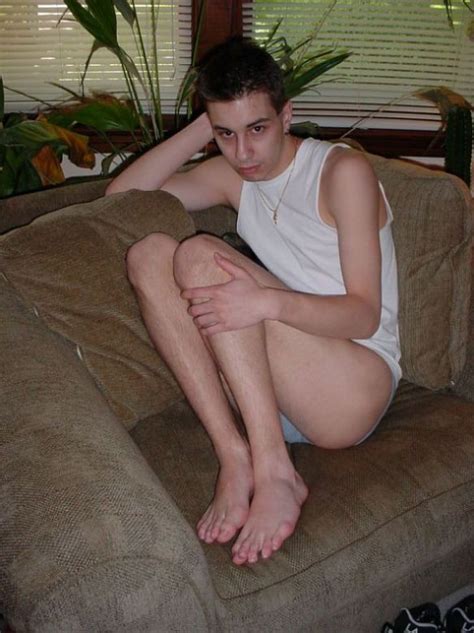 un jeune homme très tendre qui pose nu pour la première fois photos porno photos xxx images