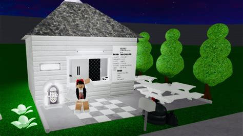 I made a mcdonald's in bloxburg! BloxBurg Tiny Aesthetic Cafe *speed build* 7k - YouTube