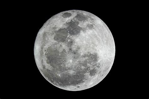 La Extraña Luna De Fresa Que Deben Ver Hoy O Esperar 50 Años Desinformémonos