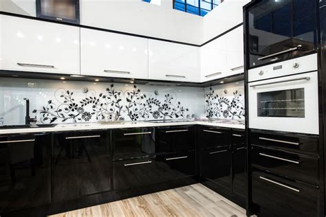 Kabinet lemari gantung dapur hal penting yang perlu untuk diterapkan dalam dekorasi dapur kecil minimalis. 10 Idea Dekorasi Dapur Dengan Hiasan Dalaman Moden Terbaik ...