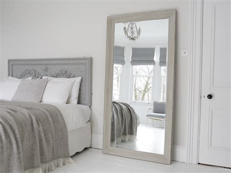 20 Leaning Mirrors For Bedroom