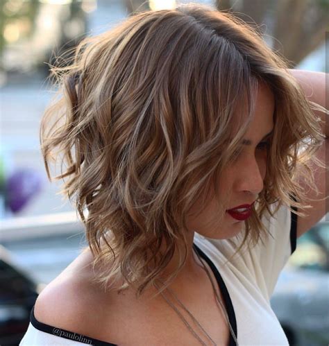Get Medium Length Haircut Hairstyles For Women Pictures How To Style