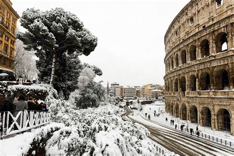 In Pictures Rome Received Its First Snowfall In 6 Years