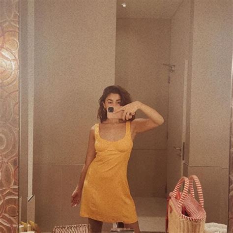 Alia Bhatt Drops Stylish Bathroom Selfies Wants You To Spot The