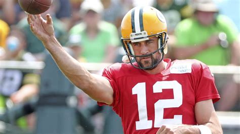 Packers Qb Aaron Rodgers Throws Incredible Td Pass During Camp Practice