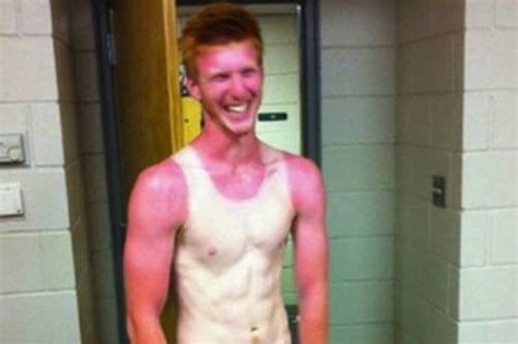22 People Living With The World S Most Awkward Sun Tan Line Fails EVER