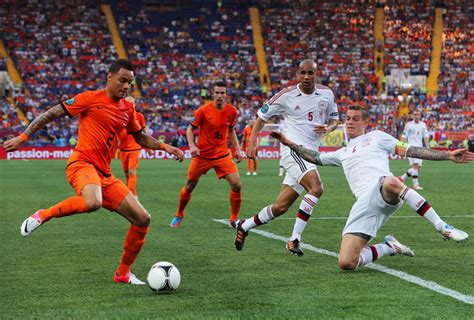 Además, el equipo local está mejor situado en la clasificación de la fifa que el visitante. Netherlands vs. Denmark: 10 Things We Learned from Euro ...