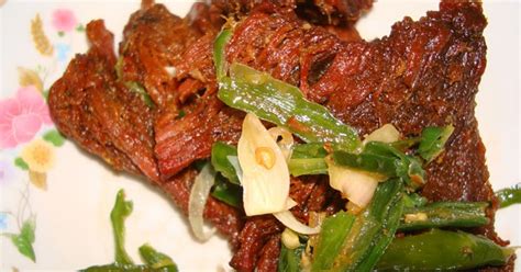 Selanjutnya akan kami bagikan juga jenis sambal padang yang lain, yaitu sambal merah khas padang. Resep Dendeng Balado Basah Khas Padang - Dapur Teh Enur