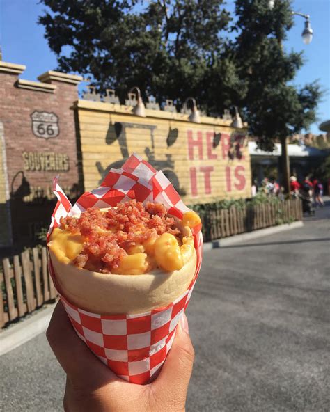 Disneyland California Adventure Food – Bacon Mac n Cheese Cone – LINDA