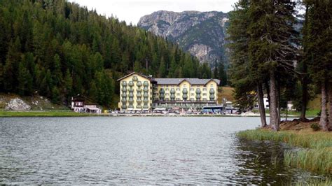 Blick Auf Das Grand Hotel Grand Hotel Misurina Lago Di Misurina