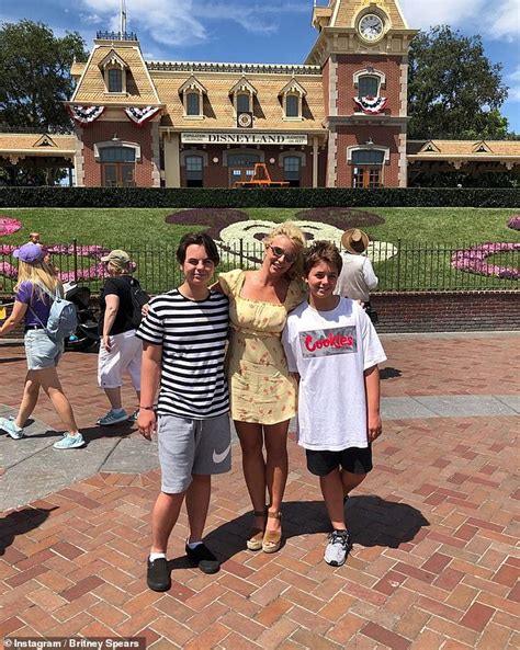 Back in march 2020, jayden caught the attention of fans when he posted a shocking video to instagram. Britney Spears shows off her full body henna art in a tiny ...