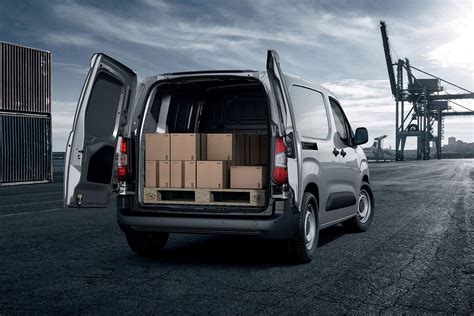 Peugeot Partner van dimensions (2018-on), capacity, payload, volume, towing | Parkers