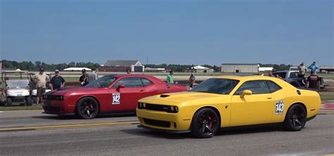 Challenger Hellcat Vs Challenger Hellcat Drag Race Is A Close One