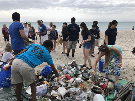 Hundreds Of Hollywood Beachgoers Clean Up Trash In Honor Of Earth Day WJCT NEWS