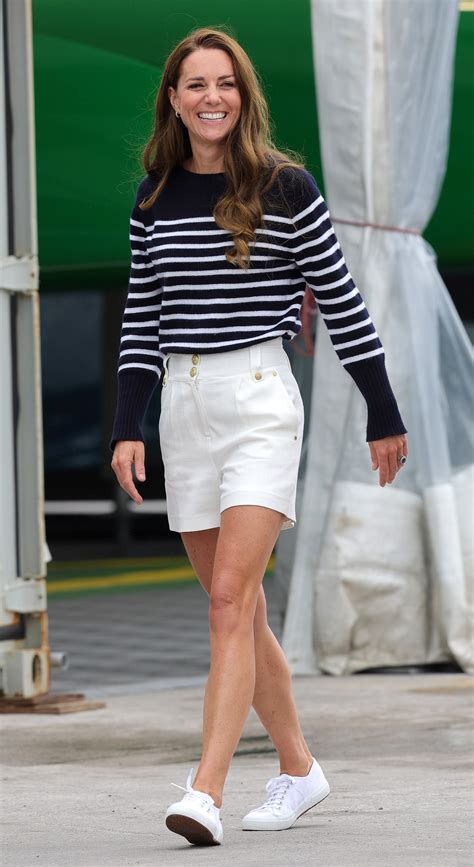 Kate Middleton Brings Back The Going Out Top And Skinny Jeans In Rare