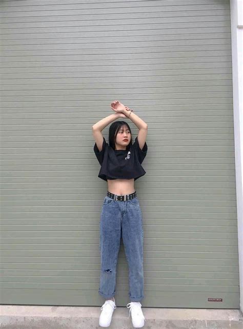 Korean Girl Photo Pants Outfit Girl Photos Mom Jeans Outfits Fashion Girl Pics Moda Suits