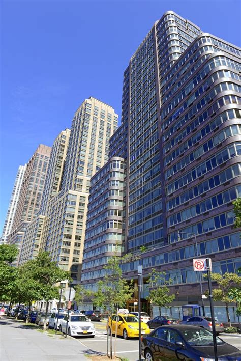 174 High Rise Apartment Buildings Manhattan Nyc Stock Photos Free