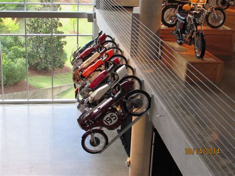 Unique Way Of Displaying Motorcycles Garage Loft Garage Shop Diy