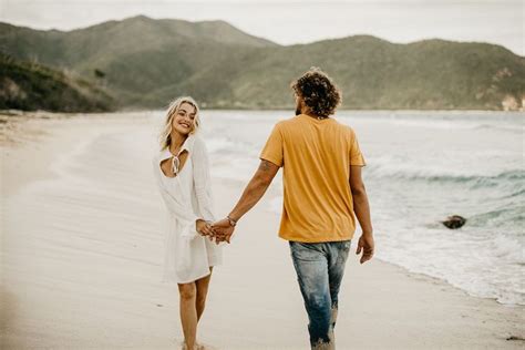 Virgin Islands Adventurous Beach Couples Session In 2020 Couples Beach Photography Couple