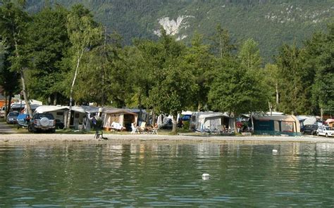 Ideaal als je wil genieten van de geniet van de voornamelijk luxe campings in karinthië, met vier of zelfs vijf sterren. camping le Lac Bleu. Leuk zwembad en aan het meer van ...