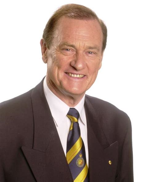 Showbiz Legend Pete Smith To Host Vision Australias Dinner In The Dark