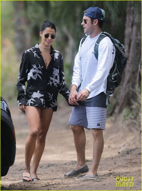 Zac Efron And Girlfriend Sami Miro Embrace Each Other In Hawaii Photo