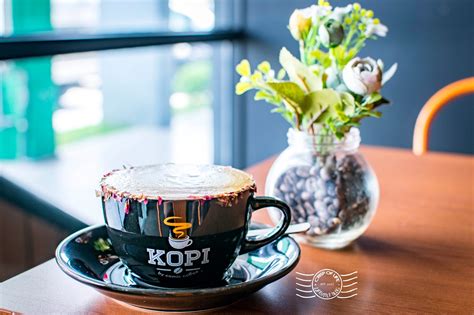 My sister first heard about this cafe when one of the blog shops she follows on instagram mentioned that it would be joining a bazaar organised by momento cafe on the 23rd of february. KOPI by Comic Coffee @ Setia Alam, Selangor - Crisp of Life