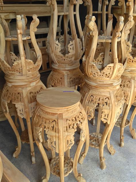 Set kursi dekorasi pelaminan jepara ini sangat cocok untuk desain dekorasi pengantin dan kami jual dengan harga yang sangat terjangkau. Pot Bunga Dekorasi Jepara | Syailendra Mebel Jepara