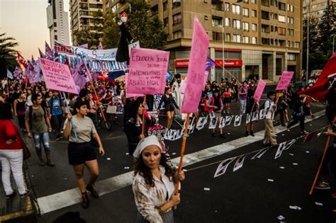 Encuesta Cadem El De Los Entrevistados Rechaza La Marcha En Topless Por Demandas Feministas