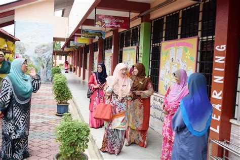 Dan penyelenggaraan sekolah bermutu yang sering disebut dengan 2. Lawatan Penanda Aras Sekolah Menengah Teknik, Kuala Terengganu