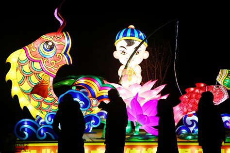People Celebrate Upcoming Lantern Festival Across China Cn