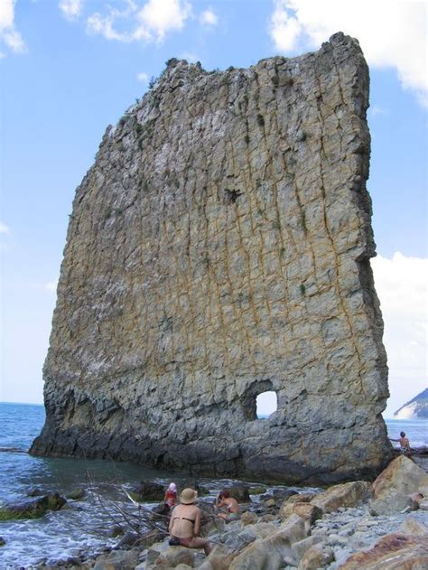 10 Famous Sea Stacks From Around The World Rock Formations Cool
