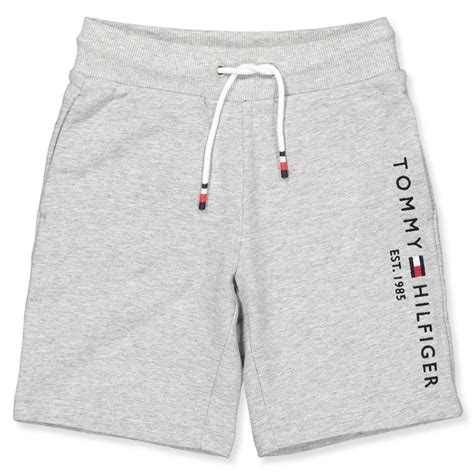 At the tommy hilfiger men's collection, you'll find a selection of coats and jackets for the chilly season, as well as shorts and swimwear for a day out in the beach on a sunny day. Tommy Hilfiger - Røde shorts - Deep Crimson 106-880