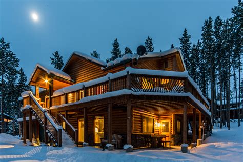 A kitchen and a fireplace are available in the cabin. Cheap Luxury Cabins in Colorado to Rent For The Weekend ...