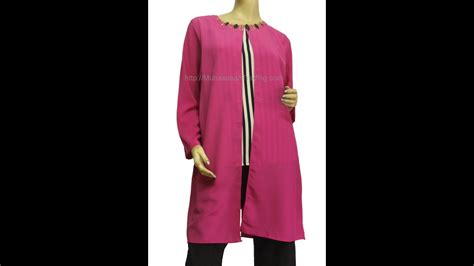 Jangan khawatir untuk blouse jaman modern khususnya bagi wanita muslimah sudah ada berbagai model blouse yg panjang tidak setidaknya wanita pasti memiliki satu blouse di lemari pakaiannya. 40+ Trend Masa Kini Baju Blouse Muslimah Murah