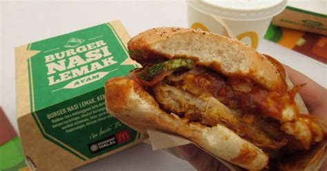 Review burger nasi lemak mcd malaysia 2018 oleh robi sinclair. Guys, McDonald's Nasi Lemak Burger Is Finally Available ...