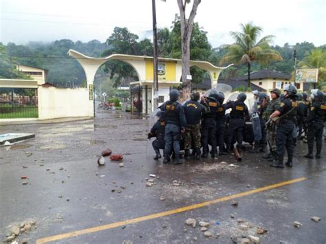 Tres Personas Heridas Y Diez Universitarios Detenidos En Protesta