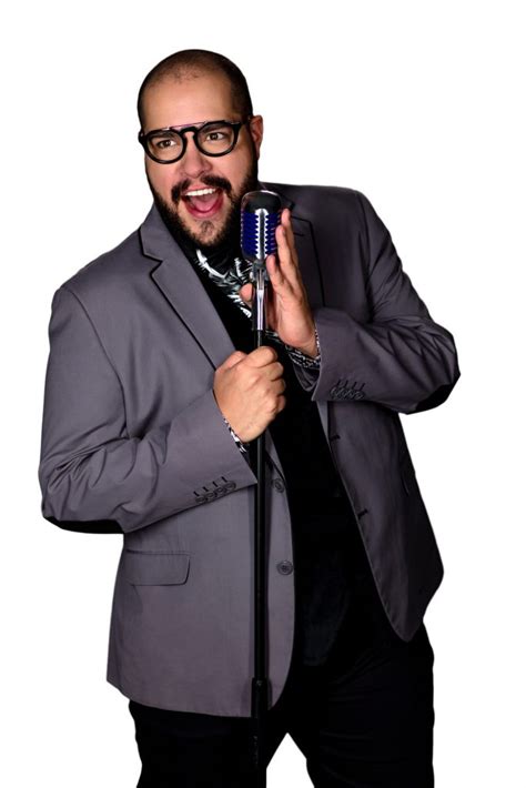 He is the grandson of tv show host and owner of sbt, silvio santos. Tiago Abravanel | Expressão ABC e Litoral
