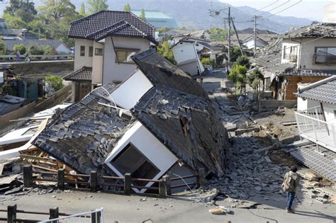 Suara gemuruh gempa bumi susulan di majene dan mamuju hingga terdengar dentuman sebelumnya,gempa bumi dengan magnitudo 5,9 sr terlebih dahulu mengguncang wilayah majene. Gempa Bumi Di Jepun: Tujuh Disahkan Terbunuh - Dunia | mStar