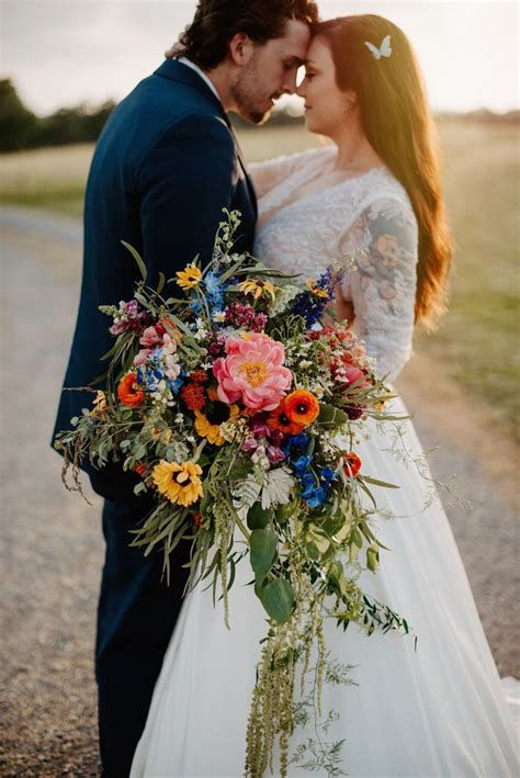 Maybe you would like to learn more about one of these? 14 Fabulous Bridal Bouquets — Flowers by Tami in 2020 ...