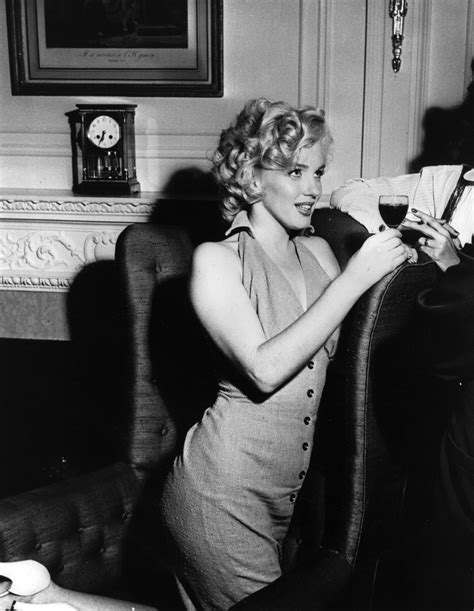 Marilyn Monroe On Her Knees OldbabeCool