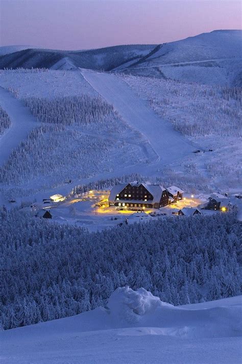 Hotel In Munti Iarna — Mountains — Pixodium