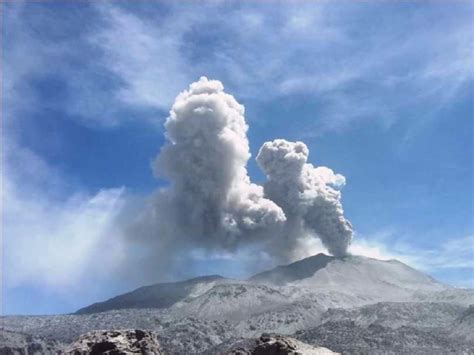 La Espectacular Vista Del Volcán De Perú En Erupción Desde Un Dron