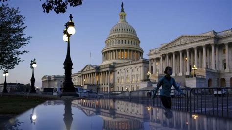Us Senat Stimmt Verteidigungshaushalt Trotz Trump Drohung Zu Politik