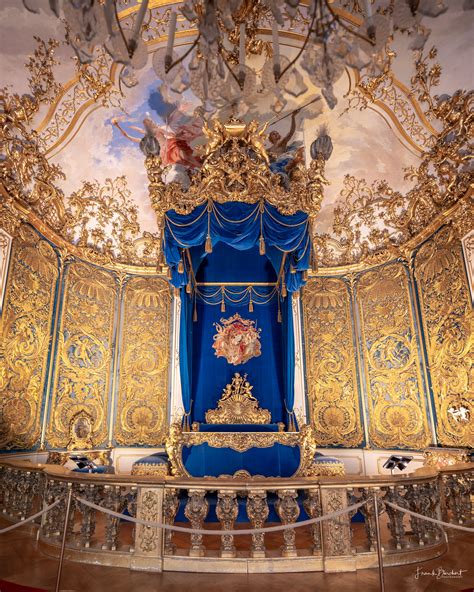 Schloss Linderhof In Den Ammergauer Alpen